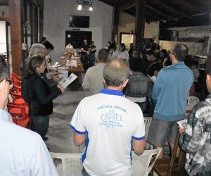 Família Bergano recebe convidados para o Terço em família