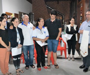 Família Bergano recebe convidados para o Terço em família