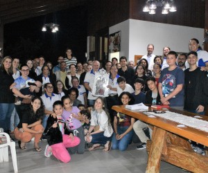 Família Bergano recebe convidados para o Terço em família