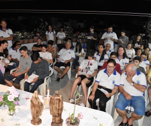 Presença dos crismandos no Terço em família