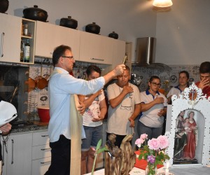 Presença dos crismandos no Terço em família