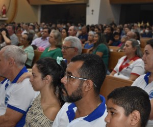 Corpus Christi com procissão luminosa