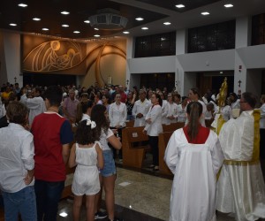 Corpus Christi com procissão luminosa