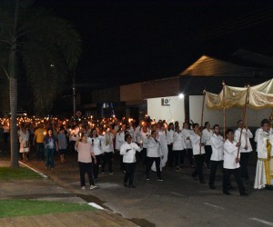 Corpus Christi com procissão luminosa