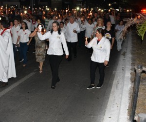 Corpus Christi com procissão luminosa