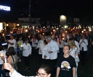 Corpus Christi com procissão luminosa