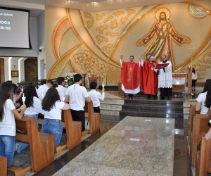 Celebração da Crisma na Paróquia Santo Antônio