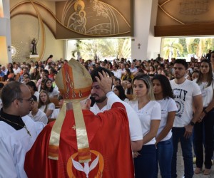 Celebração da Crisma na Paróquia Santo Antônio