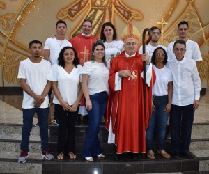 Celebração da Crisma na Paróquia Santo Antônio