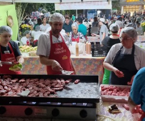 Paróquia Santo Antônio realiza Arraiá e reune fiéis 
