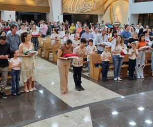 Investidura de 30 novos coroinhas