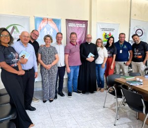 Ele veio morar entre nós