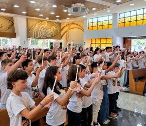 Primeira Comunhão de 76 crianças