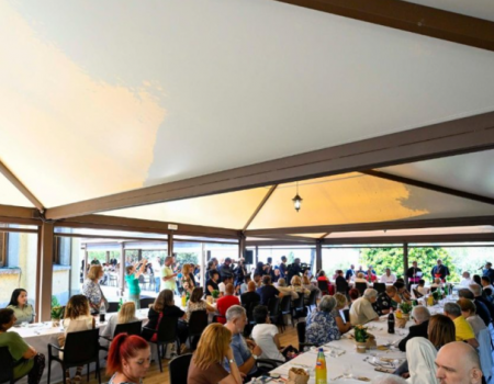 Papa almoça com os pobres: a fragilidade como força para as comunidades