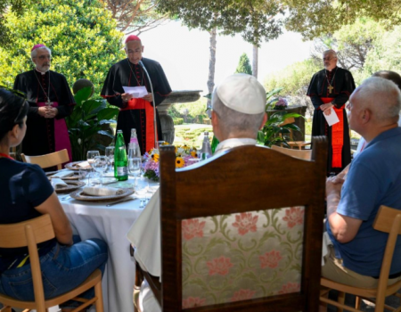 À mesa com os últimos: no encontro com o outro revela-se o rosto do Evangelho