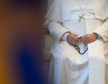 Papa: implorar piedade e não se acusar mutuamente nos conflitos