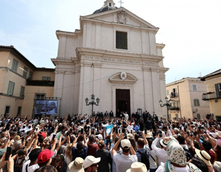 O Papa: missas de agosto em Assis, Rimini e duas vezes em Castel Gandolfo