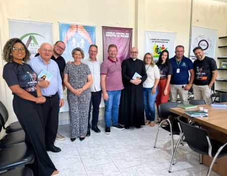 Ele veio morar entre nós