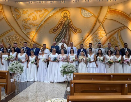 Casamento Comunitário com 17 casais