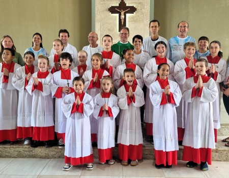 Investidura de 16 Coroinhas Investidura de 16 Coroinhas