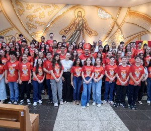 Memorável celebração do Sacramento da Crisma Memorável celebração do Sacramento da Crisma