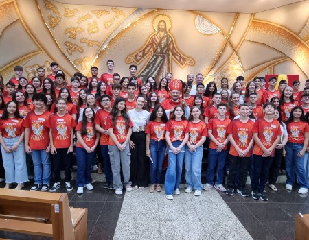 Memorável celebração do Sacramento da Crisma Memorável celebração do Sacramento da Crisma