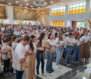 A Primeira Comunhão de 134 crianças A Primeira Comunhão de 134 crianças
