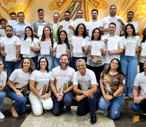 Batizado de 21 adultos e homenagem aos Catequistas  Batizado de 21 adultos e homenagem aos Catequistas