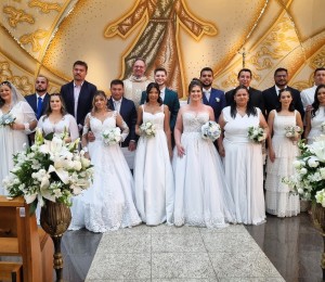 Casamento de 10 casais Casamento de 10 casais