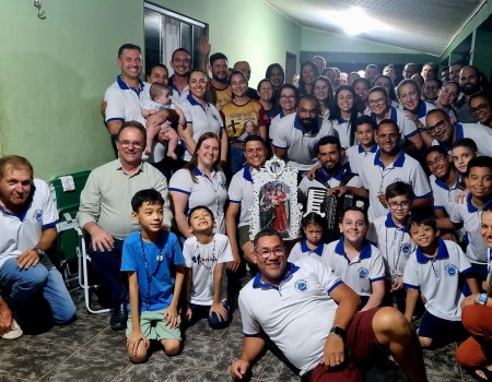 Pastoral Familiar inicia mês missionário com Terço em Família Pastoral Familiar inicia mês missionário com Terço em Família
