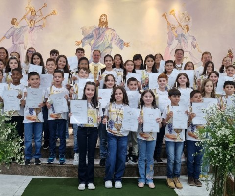 A Primeira Comunhão de 134 crianças A Primeira Comunhão de 134 crianças